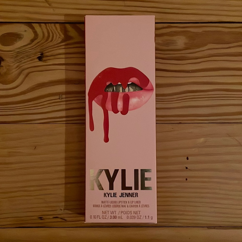 Kylie Jenner Victoria matte liquid lipstick and liner